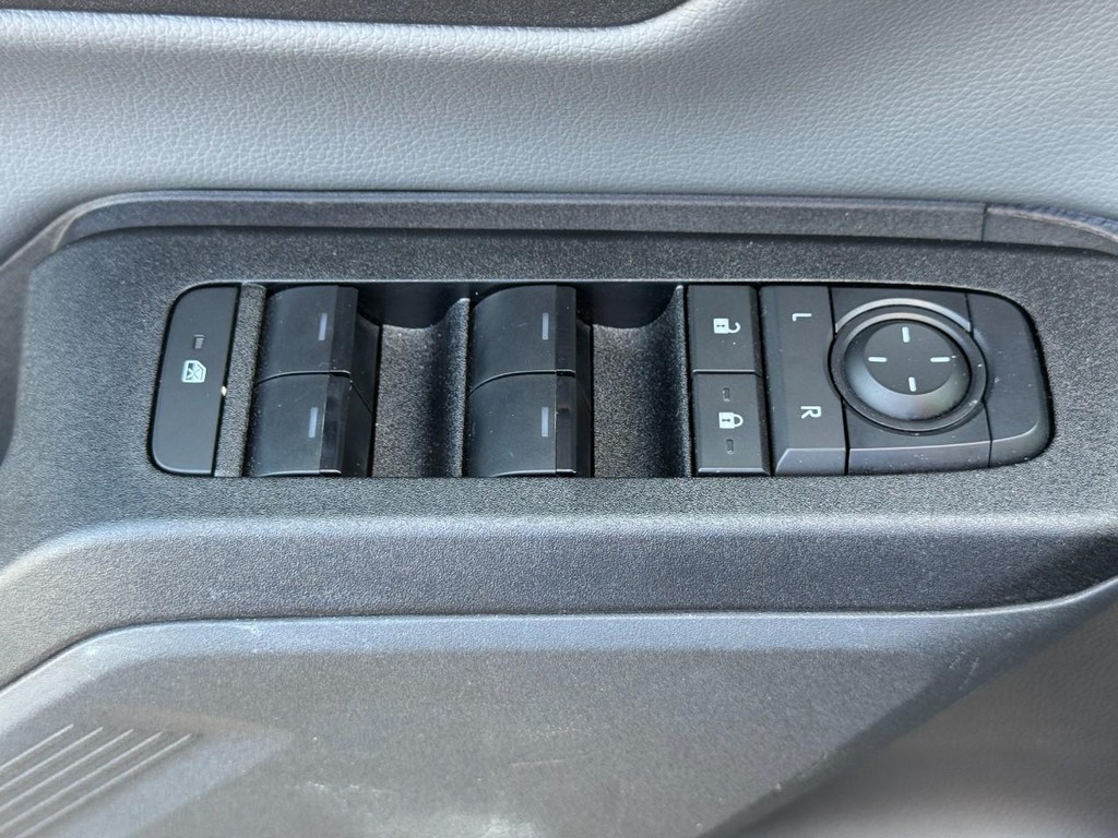 Toyota RAV4 Vehicle Image 17