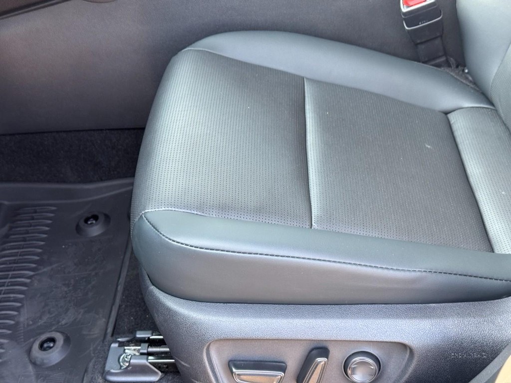 Toyota RAV4 Vehicle Image 18