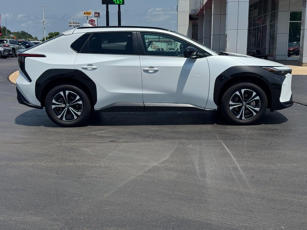Toyota bZ4X Vehicle Image 2