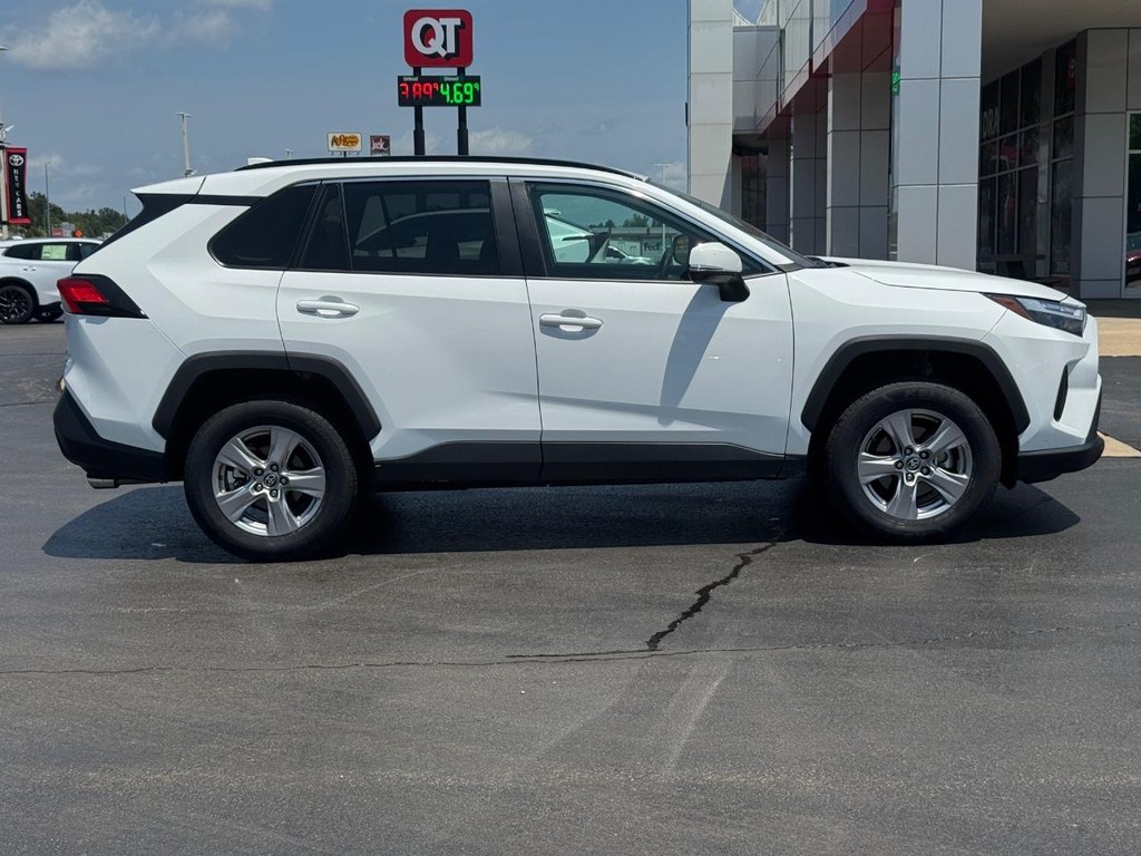 Toyota RAV4 Vehicle Image 2