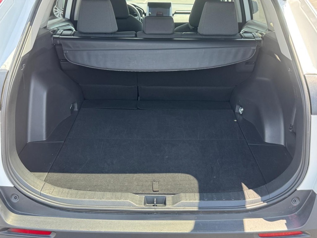 Toyota RAV4 Vehicle Image 4