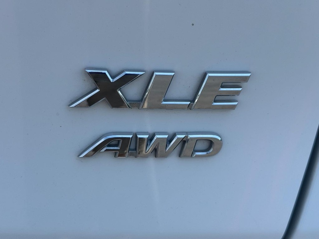 Toyota RAV4 Vehicle Image 6