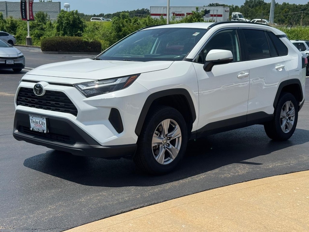 Toyota RAV4 Vehicle Image 9