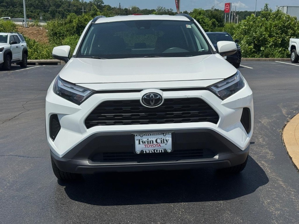 Toyota RAV4 Vehicle Image 10