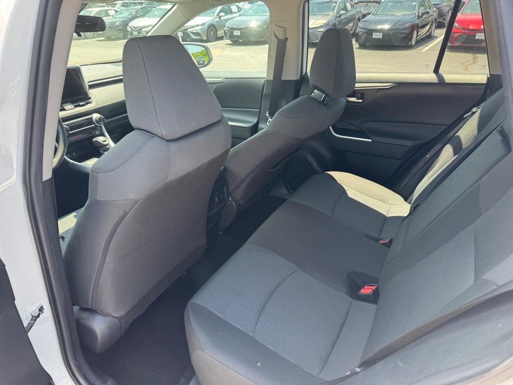 Toyota RAV4 Vehicle Image 11
