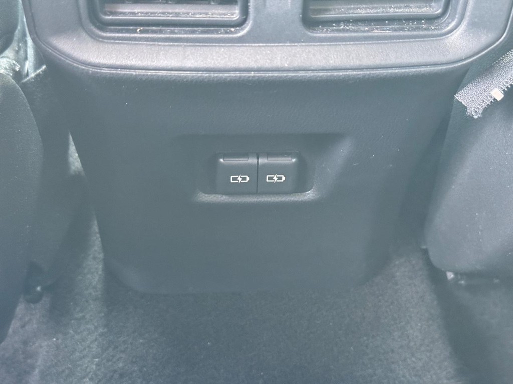Toyota RAV4 Vehicle Image 12