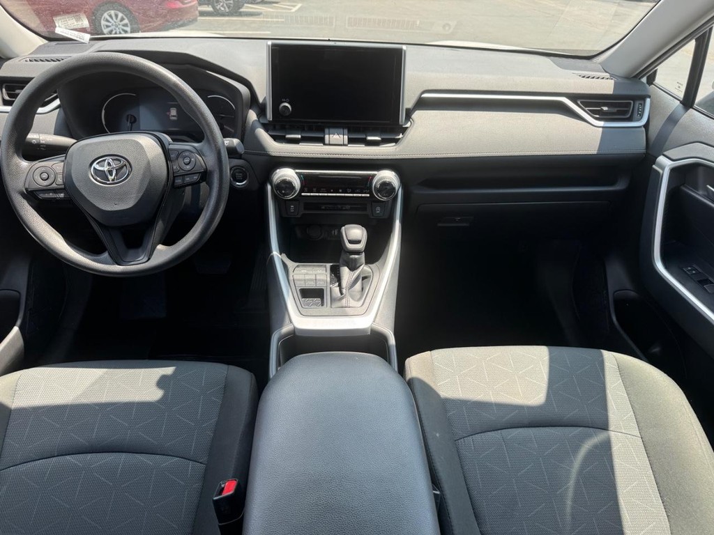 Toyota RAV4 Vehicle Image 13