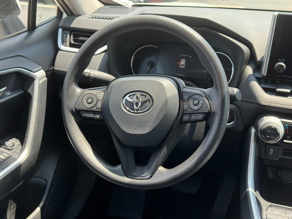 Toyota RAV4 Vehicle Image 14