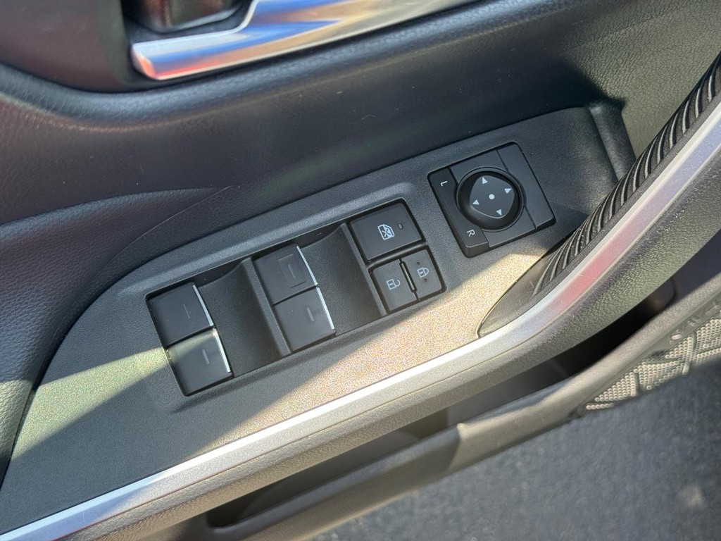 Toyota RAV4 Vehicle Image 17
