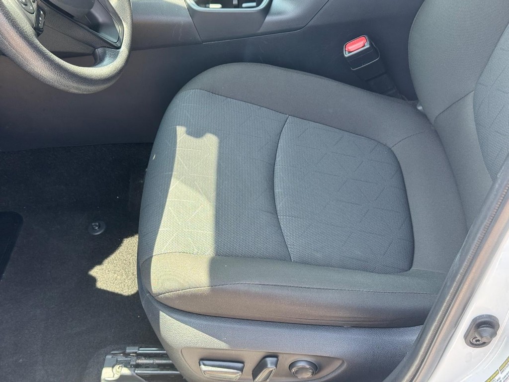 Toyota RAV4 Vehicle Image 18