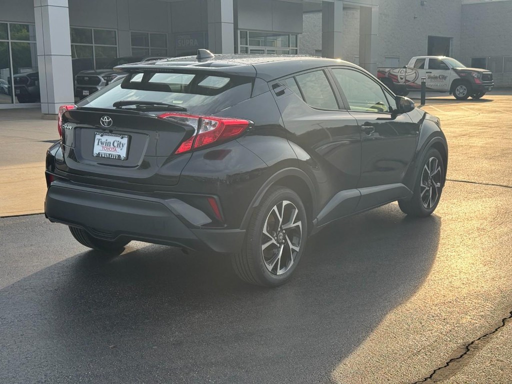 Toyota C-HR Vehicle Image 3
