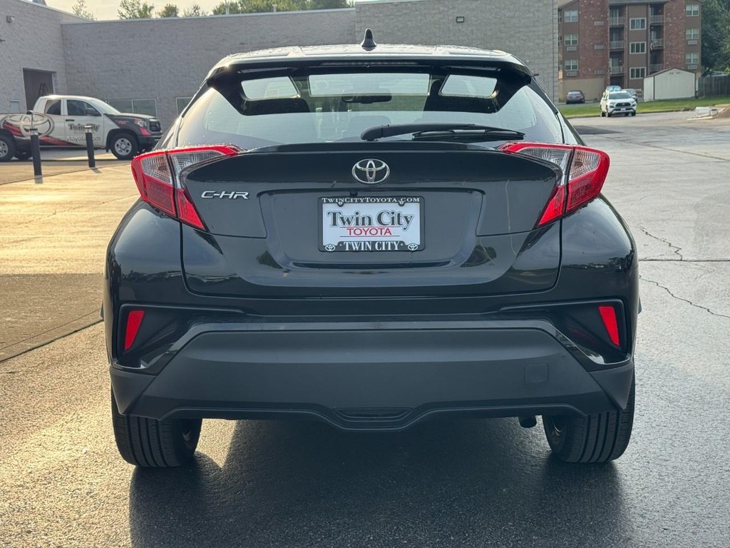 Toyota C-HR Vehicle Image 4