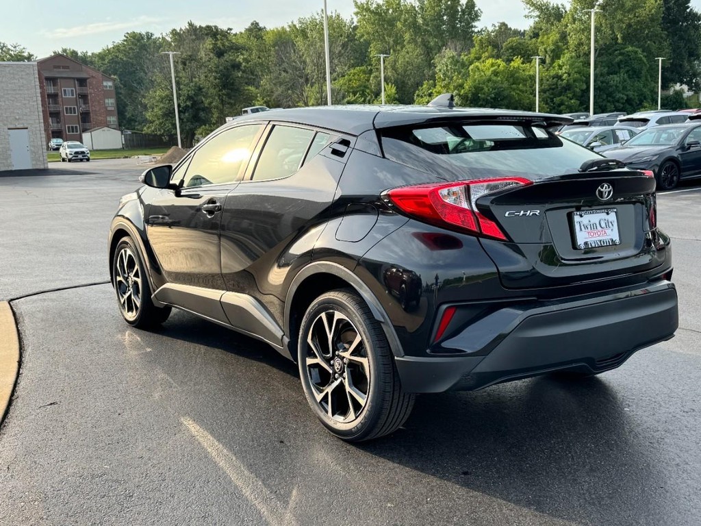 Toyota C-HR Vehicle Image 6