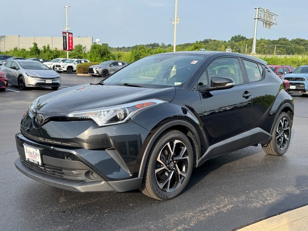Toyota C-HR Vehicle Image 8