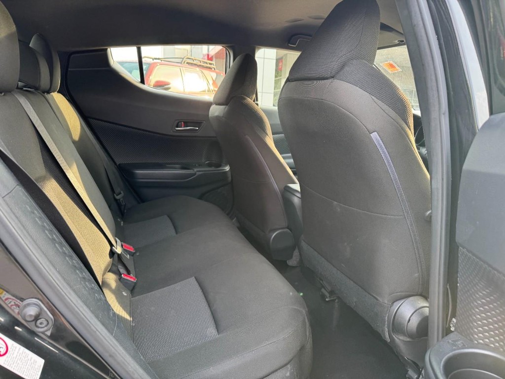 Toyota C-HR Vehicle Image 9