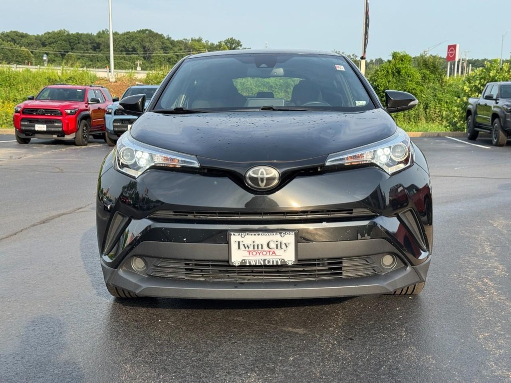 Toyota C-HR Vehicle Image 10