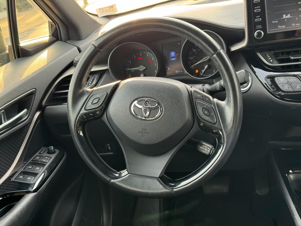 Toyota C-HR Vehicle Image 12