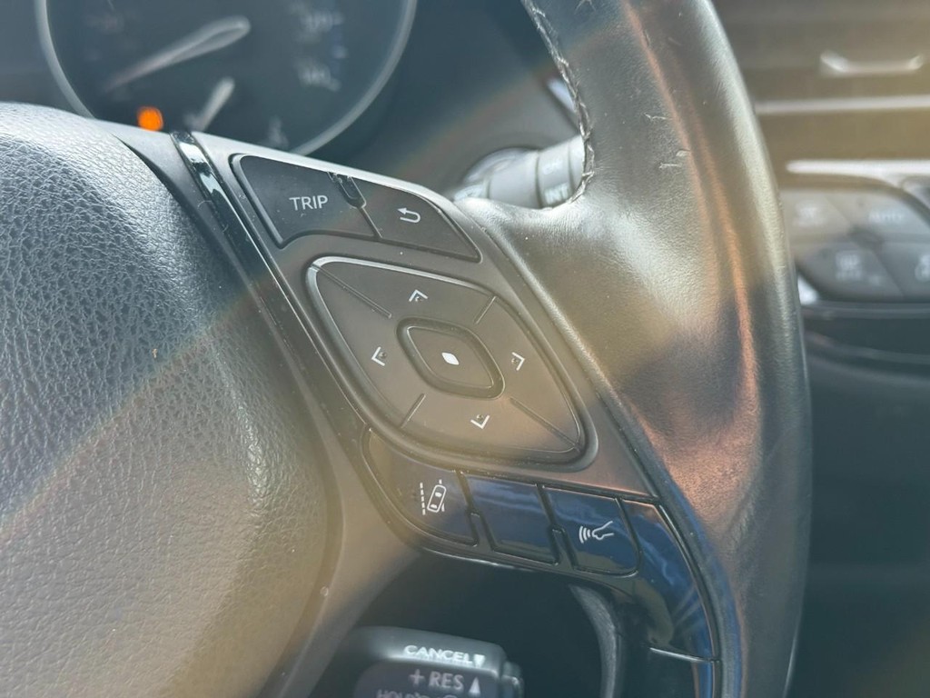 Toyota C-HR Vehicle Image 19