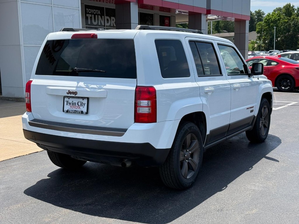 Jeep Patriot Vehicle Image 3