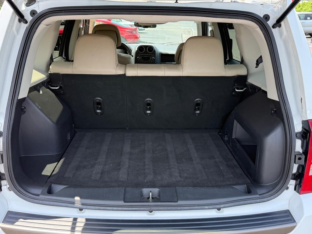 Jeep Patriot Vehicle Image 4