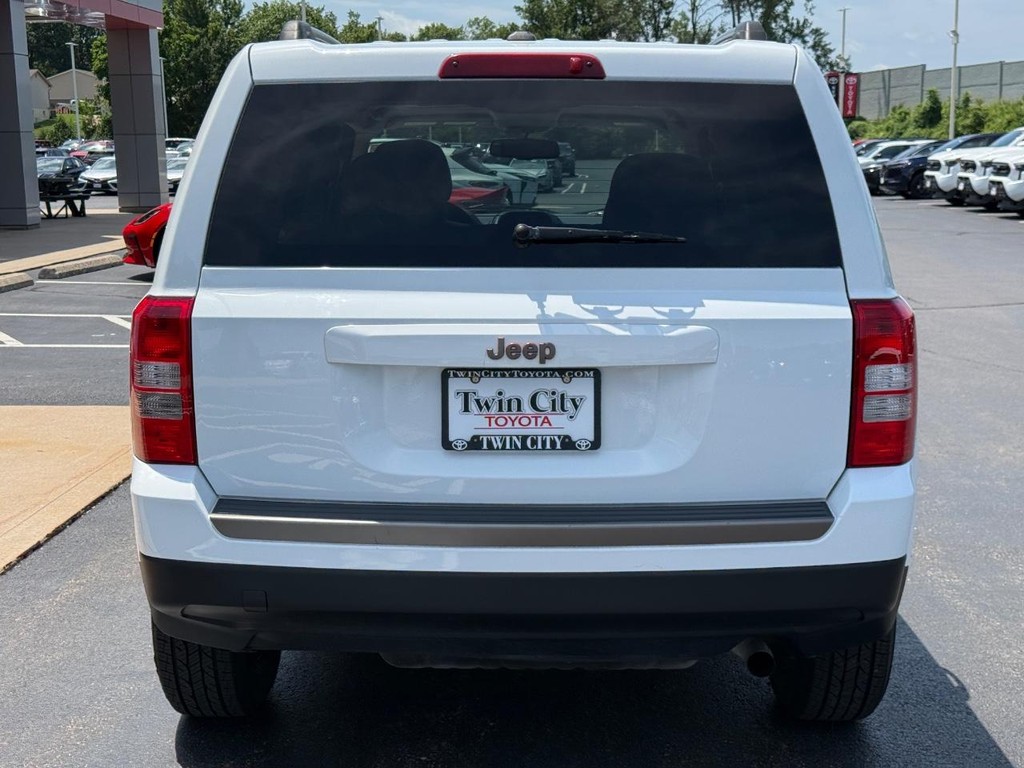 Jeep Patriot Vehicle Image 5