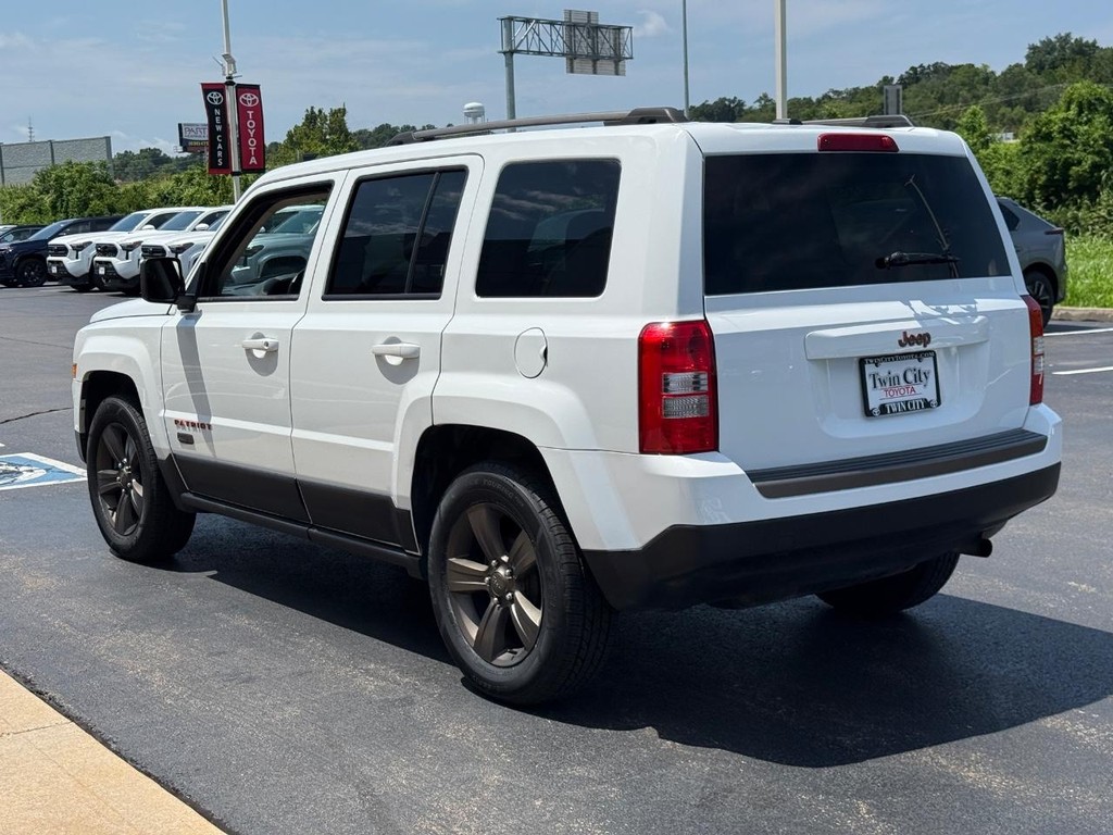 Jeep Patriot Vehicle Image 6