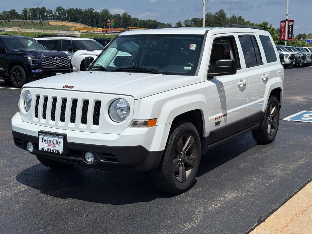 Jeep Patriot Vehicle Image 8
