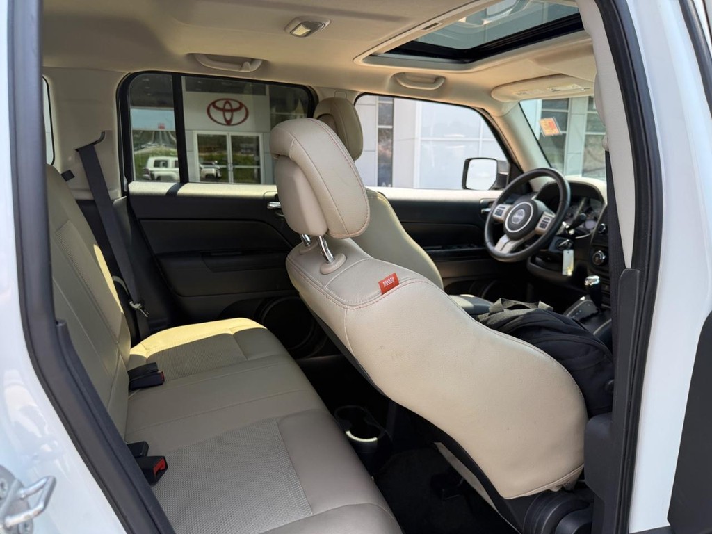 Jeep Patriot Vehicle Image 10