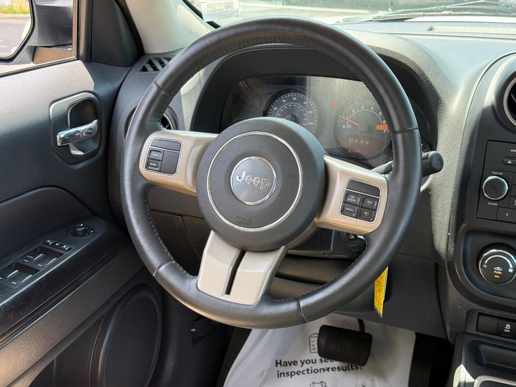 Jeep Patriot Vehicle Image 12