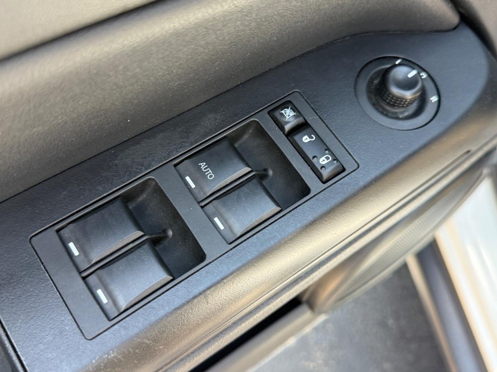 Jeep Patriot Vehicle Image 15
