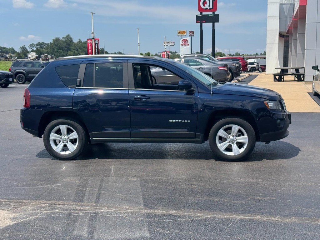 Jeep Compass Vehicle Image 2