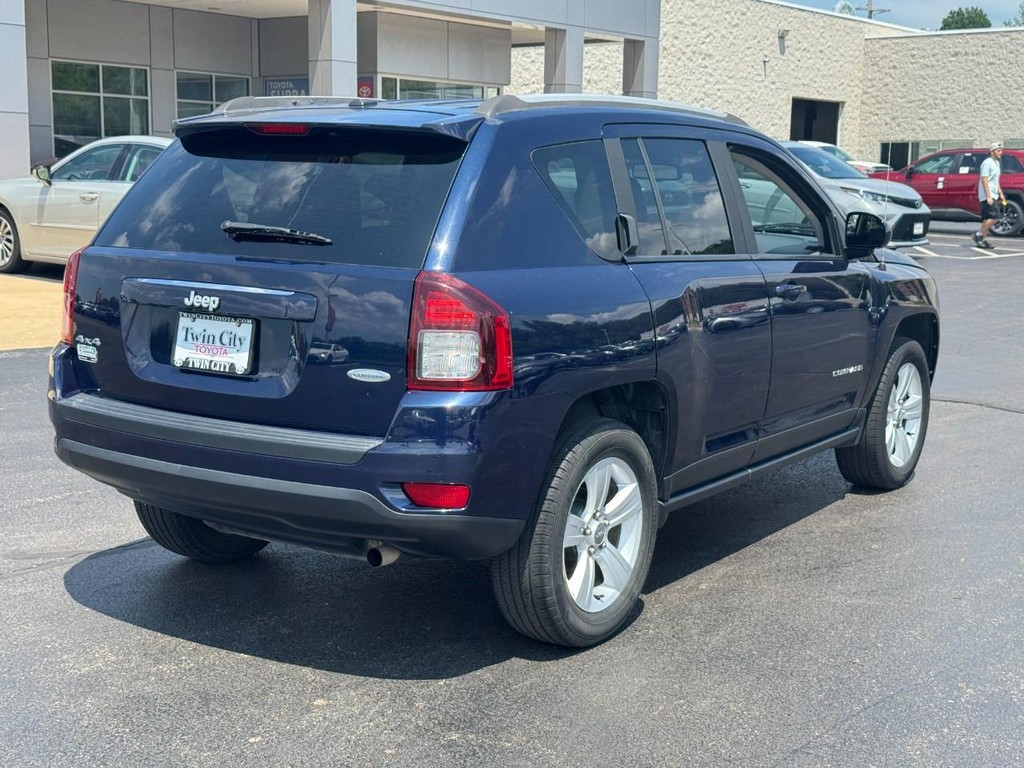 Jeep Compass Vehicle Image 3