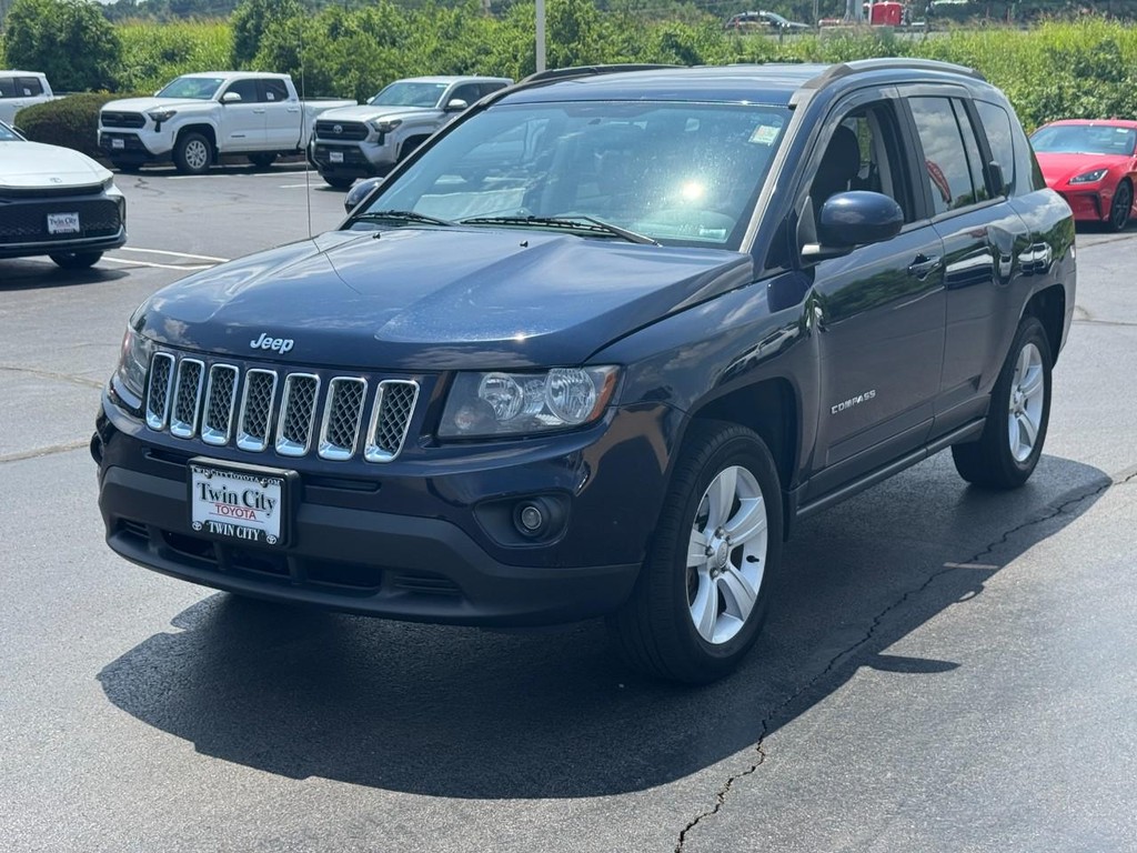 Jeep Compass Vehicle Image 8