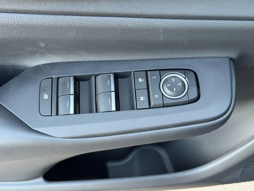 Toyota Prius Plug-In Hybrid Vehicle Image 10
