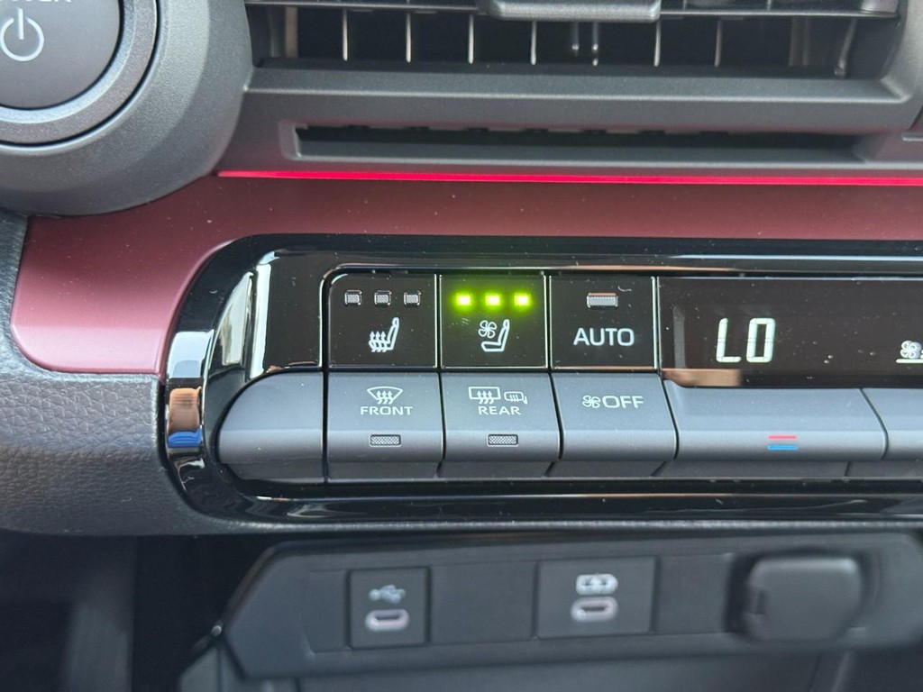 Toyota Prius Plug-In Hybrid Vehicle Image 18
