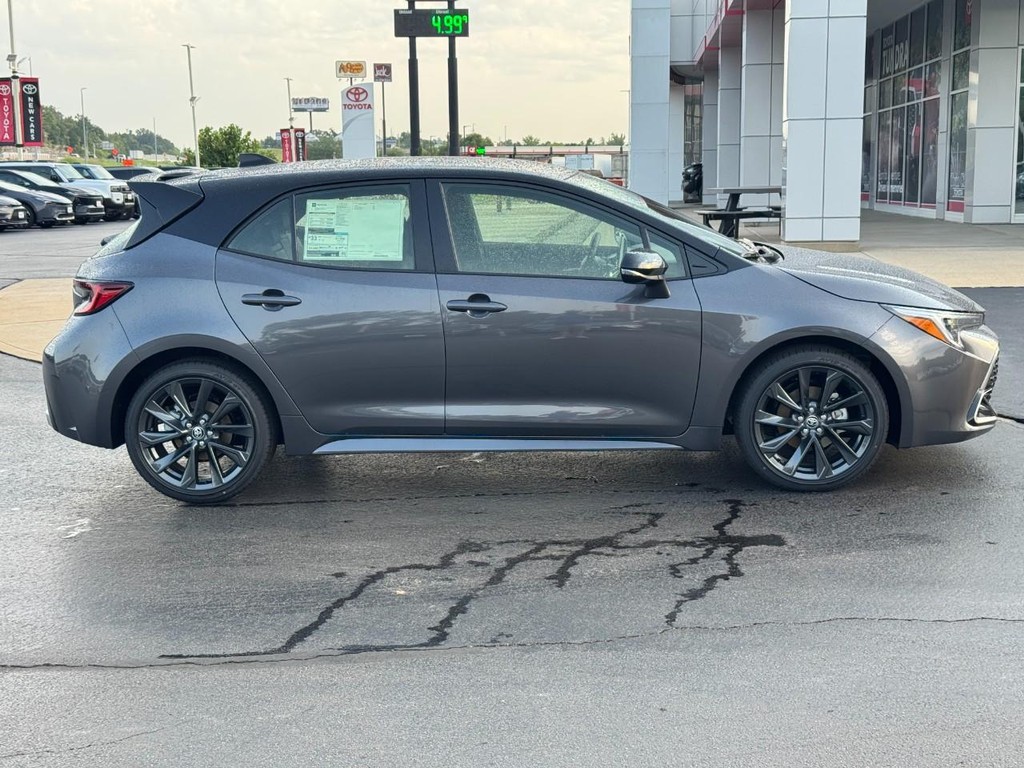 Toyota Corolla Hatchback Vehicle Image 2