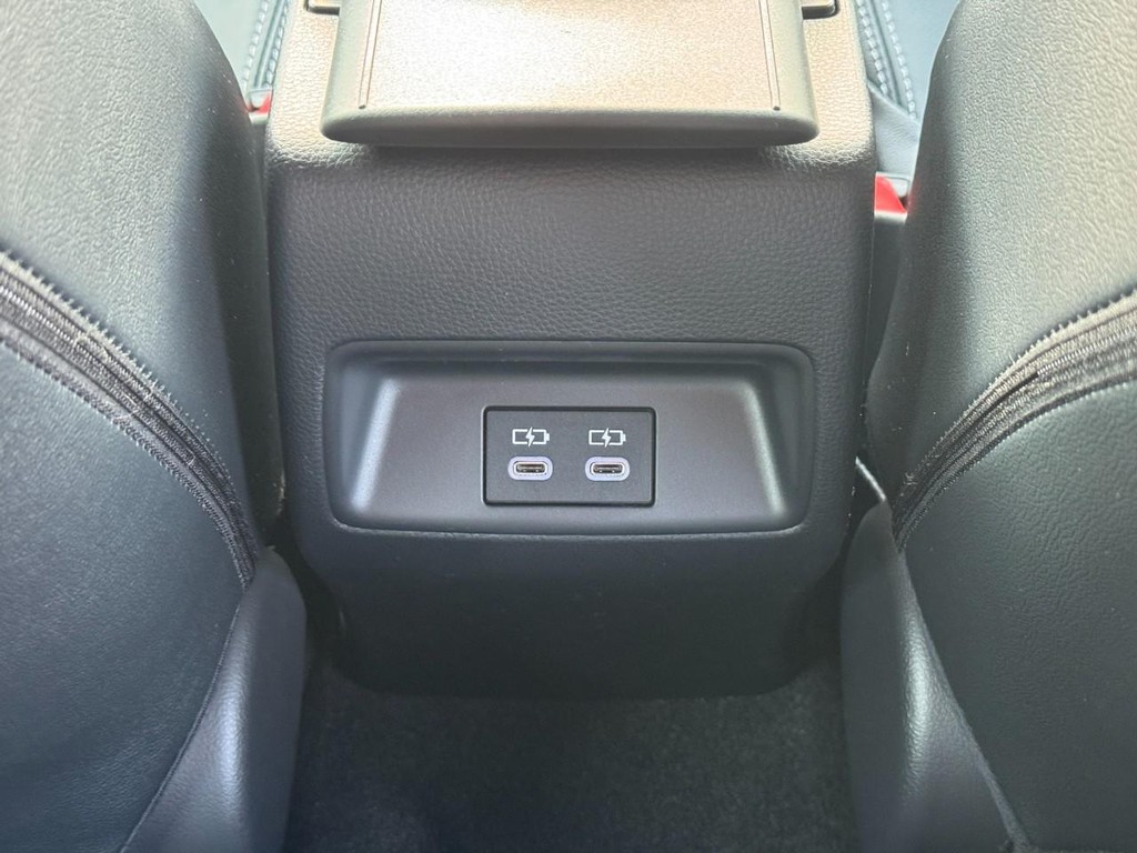 Toyota Corolla Hatchback Vehicle Image 7