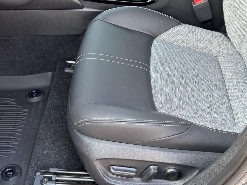 Toyota Corolla Hatchback Vehicle Image 13