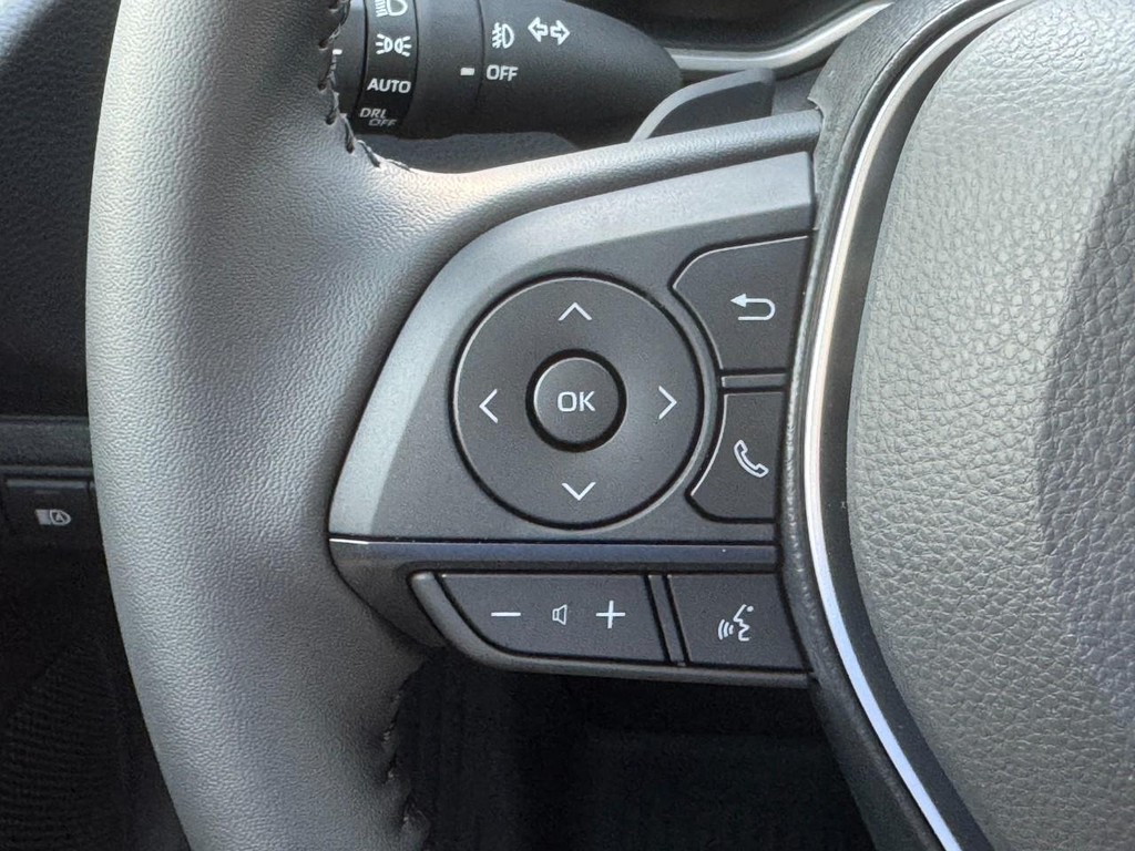 Toyota Corolla Hatchback Vehicle Image 15