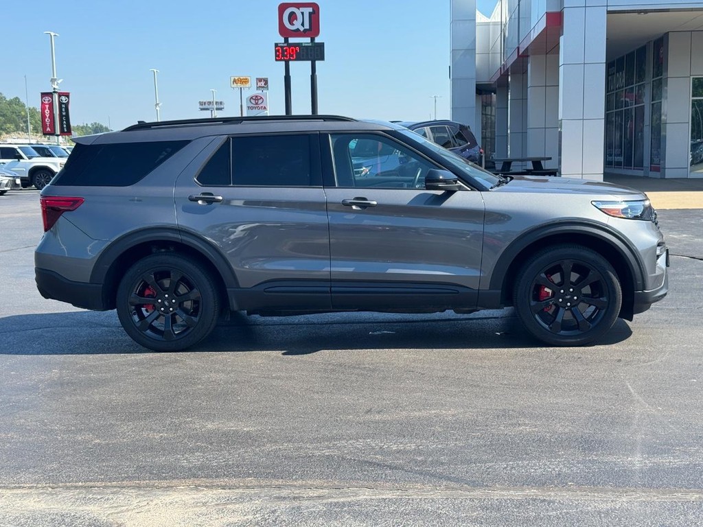 Ford Explorer Vehicle Image 2