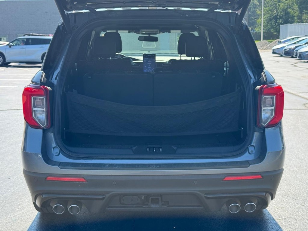 Ford Explorer Vehicle Image 5