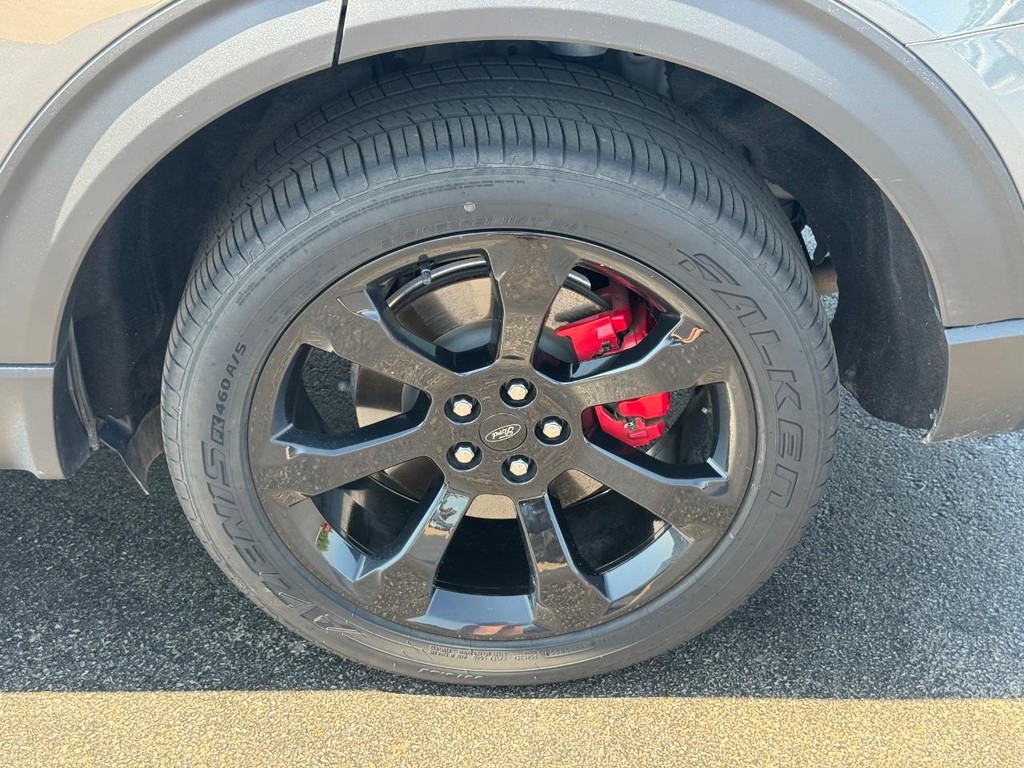 Ford Explorer Vehicle Image 8