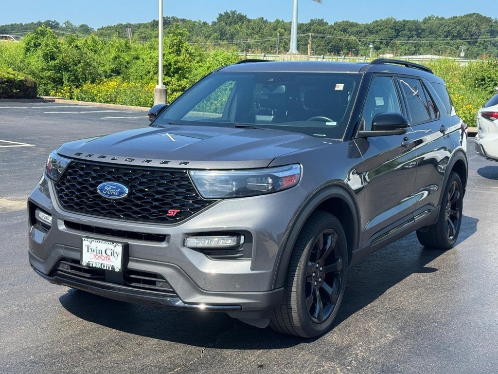 Ford Explorer Vehicle Image 9