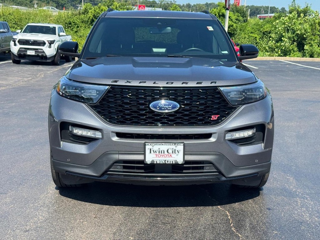 Ford Explorer Vehicle Image 11