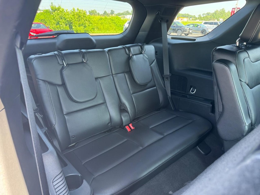 Ford Explorer Vehicle Image 12