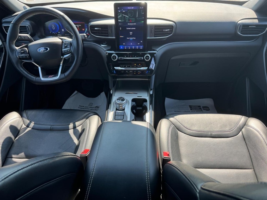 Ford Explorer Vehicle Image 14