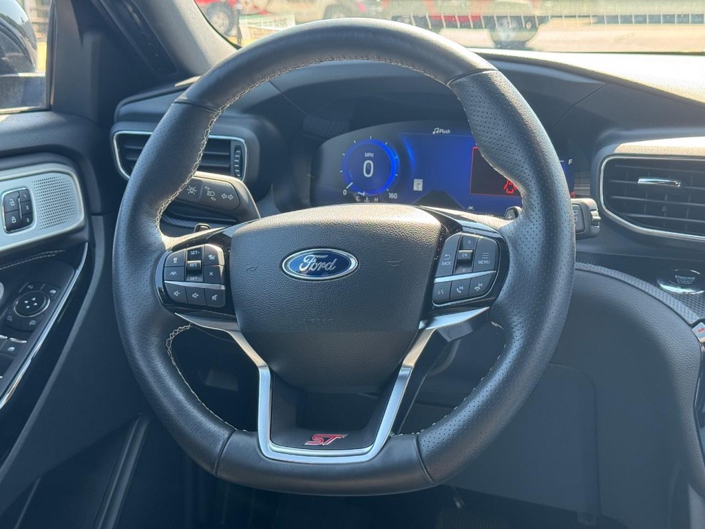 Ford Explorer Vehicle Image 15