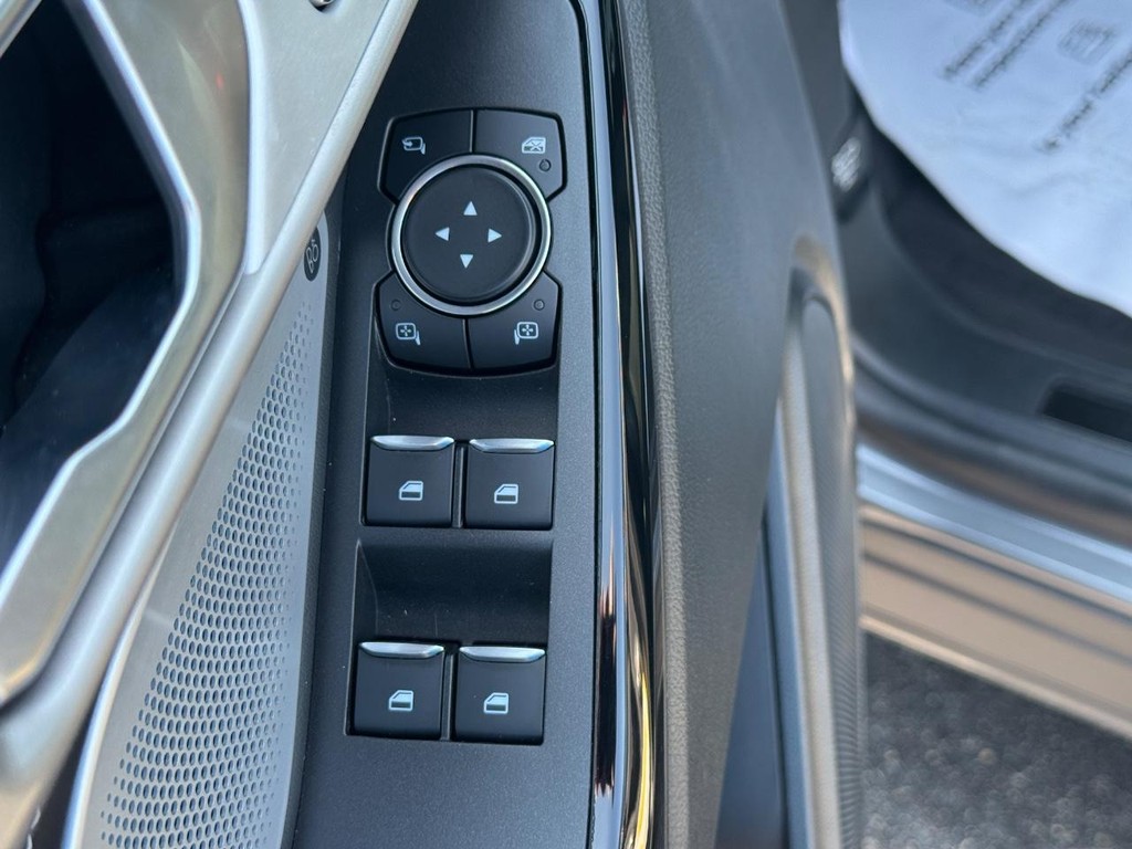 Ford Explorer Vehicle Image 18