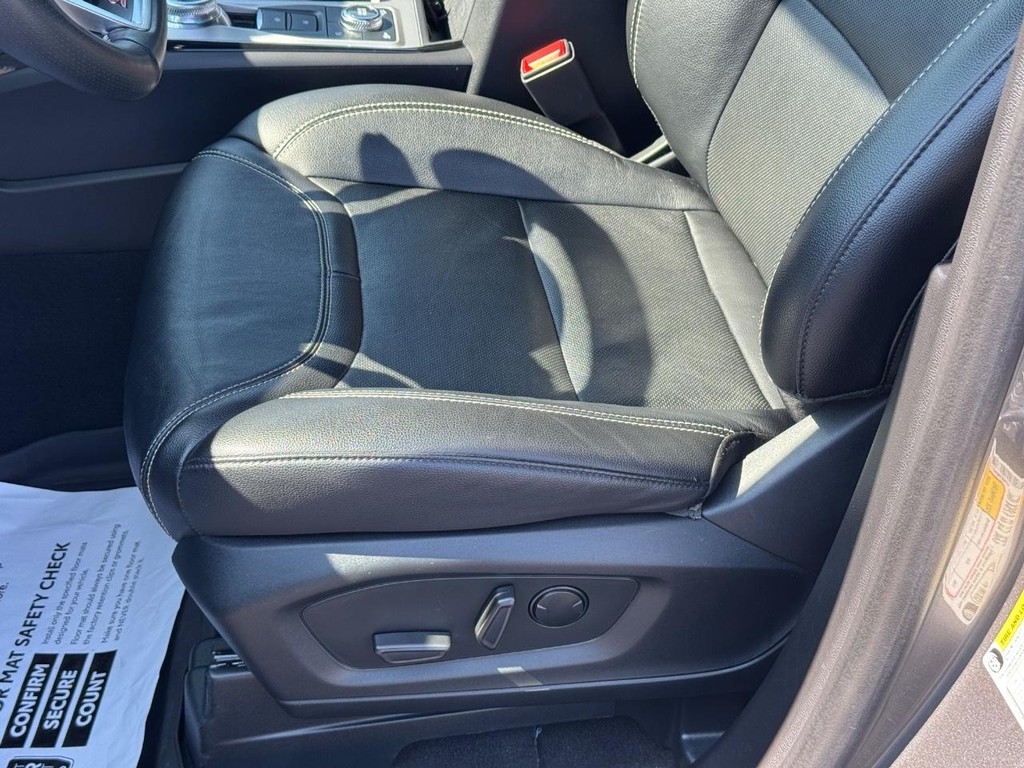 Ford Explorer Vehicle Image 20