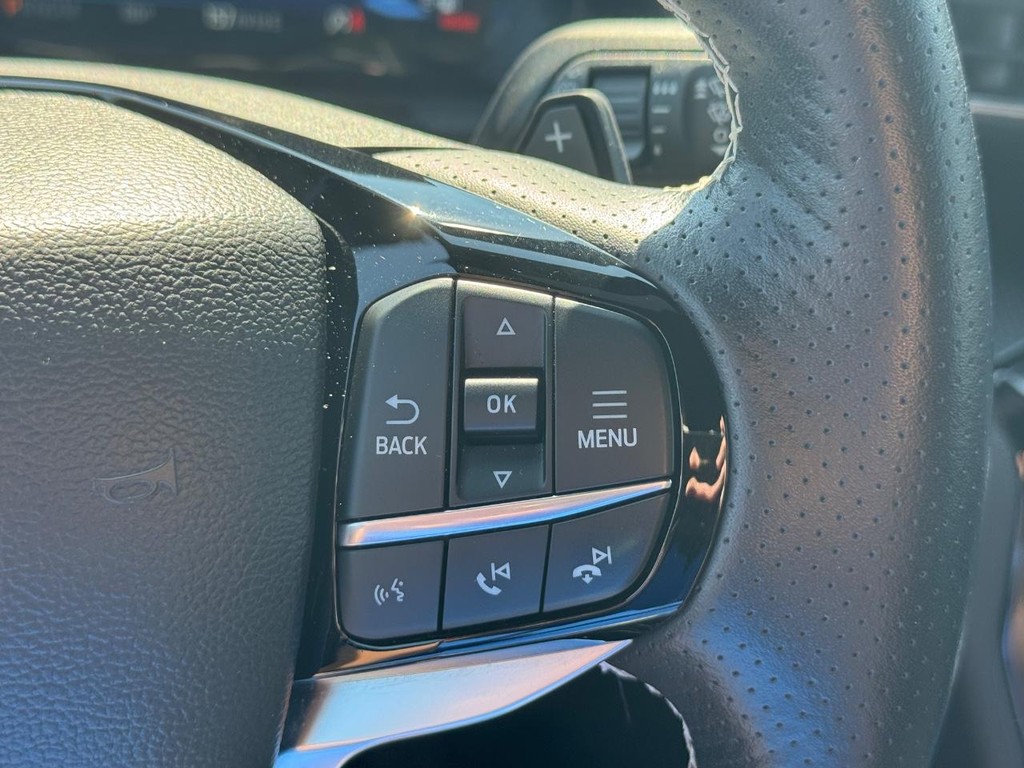 Ford Explorer Vehicle Image 22